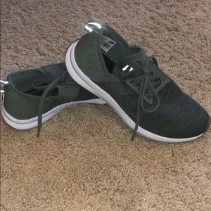 Athletic shoes